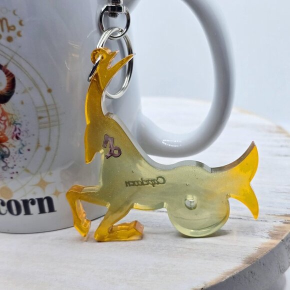 Capricorn Zodiac Candle Gift Set – 11oz Layered Mug Candle + Resin Keychain - Picture 6 of 13